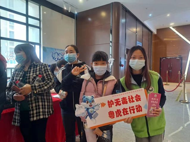 三鄉(xiāng)鎮(zhèn)開展“禁毒宣傳進(jìn)影院，禁毒知識入民心”宣傳活動圖片2.jpg