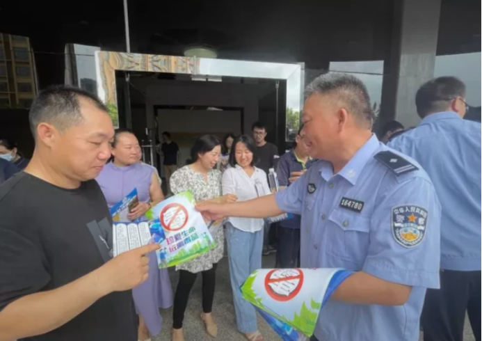 禁毒宣傳進企業(yè)，攜手共筑防毒墻349.png